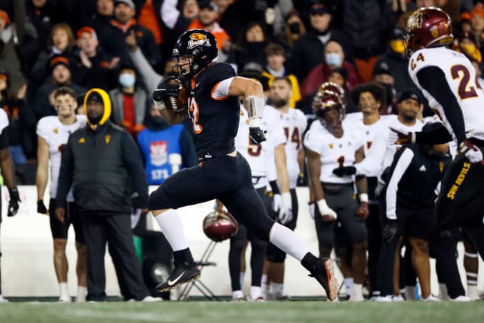 Oregon State's Jack Colletto (12) runs into the end zone for a 47-yard touchdown against Arizona State.